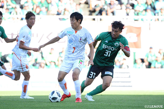 愛媛は近藤 貴司を起点に攻めるも、なかなか攻撃の形を作れない【明治安田Ｊ２ 第36節 松本vs愛媛】