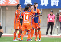 CKから混戦が生まれると、最後はカウエが押し込み新潟が先制に成功!【明治安田J2 第36節 新潟vs讃岐】