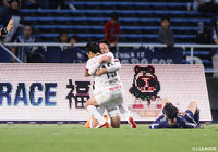 ロングフィードに抜け出したジョン チュングンが強烈なシュートを撃ち抜き、岡山が前半終了間際に同点弾を奪う!【明治安田J2 第36節 福岡vs岡山】