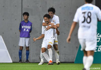 巧みなワンタッチでマーカーを外した澤田 崇が角度のないところからシュート！アウェイの長崎が先制！【明治安田Ｊ１ 第29節 神戸vs長崎】