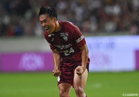 ウェリントンが頭でそらしたボールを三原 雅俊がダイレクトで合わせ、神戸がすぐさま同点に追いつく【明治安田J1 第29節 神戸vs長崎】