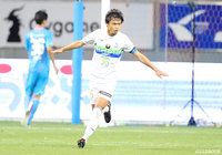 岡本 拓也(湘南)がワンツーで抜け出しシュートを放つ!ボールは原川 力(鳥栖)に当たりコースが変わり、ゴールに吸い込まれる【明治安田J1 第29節 鳥栖vs湘南】