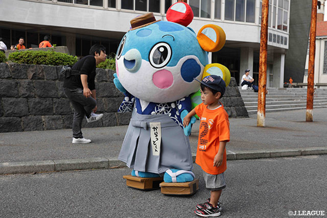 下関市内のゆるキャラ達がお出迎え！！【明治安田Ｊ２ 第36節 山口vs岐阜】