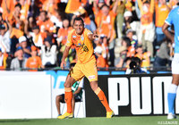 北川のゴールをお膳立てしたドウグラス(清水)が38分に左足を振り抜き、追加点を獲得!【明治安田J1 第29節 清水vs磐田】