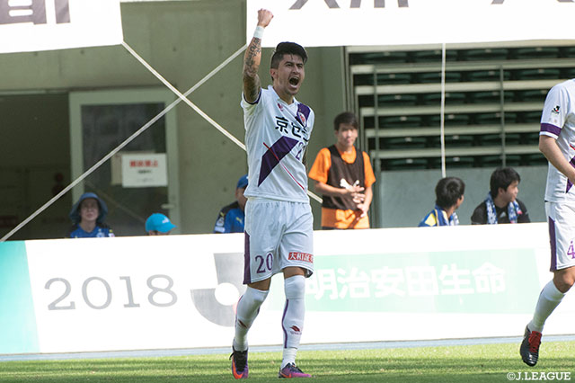 開始6分、カイオ（京都）が最初のシュートを確実に決め、先制に成功！【明治安田Ｊ２ 第36節 大分vs京都】