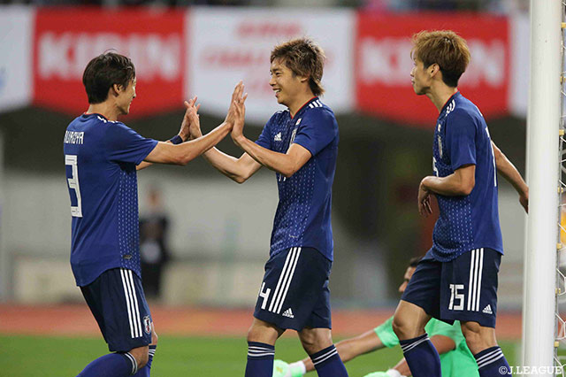 後半20分、南野のシュートはGKに阻まれるも、こぼれ球に伊東 純也（柏/真ん中）が反応！一度はDFにブロックされるも、伊東が再度押し込んで追加点を奪取！【国際親善試合 日本vsパナマ】