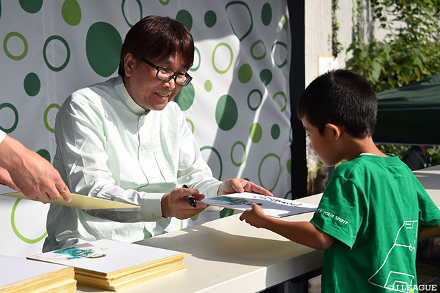 『キャプテン翼』原作者の漫画家 高橋 陽一先生が来場！トークショーやサイン会が行われています！【明治安田Ｊ２ 第37節 岐阜vs岡山】