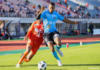 カルフィン ヨン ア ピン(横浜FC)はこの試合でJ2通算100試合出場を達成!【明治安田J2 第37節 愛媛vs横浜FC】