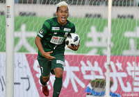 田中 パウロ淳一(岐阜)が滑り込みながら左足で合わせ、試合を振り出しに戻す同点弾!【明治安田J2 第37節 岐阜vs岡山】