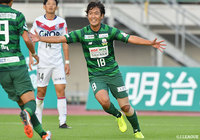 後半42分、途中出場の石川 大地(岐阜)が値千金の逆転ゴールを奪う【明治安田J2 第37節 岐阜vs岡山】