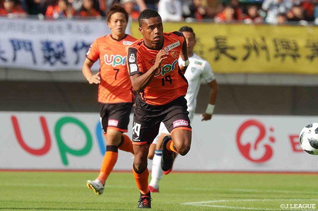 Ｊ２得点ランキング2位のオナイウ 阿道（山口）はこの日不発に終わった【明治安田Ｊ２ 第37節 山口vs福岡】