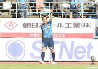 後半34分、抜け出した原 一樹が右足で冷静にループシュートを沈め、ホームの讃岐に待望の先制点が生まれる！【明治安田Ｊ２ 第37節 讃岐vs熊本】