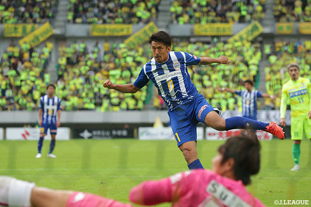 阪野 豊史が落ち着いてPKを沈め、山形が1点を返す【明治安田Ｊ２ 第37節 千葉vs山形】