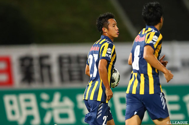 途中出場の大島 康樹（群馬/左）が同点ゴールを奪う！大島は今季9得点目【明治安田Ｊ３ 第27節 群馬vs沼津】