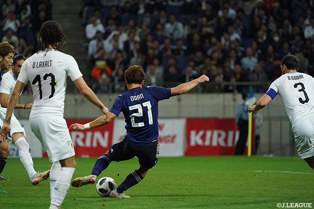 堂安 律が左足で落ち着いて枠の左隅に流し込み再び勝ち越し！堂安はこれがA代表初ゴール！【国際親善試合 日本vsウルグアイ】