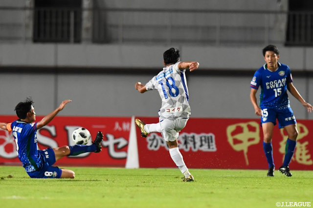 後半46分、道渕 諒平（甲府）が右足を一振り！強烈なシュートはゴール左隅に突き刺さり、土壇場で先制！【明治安田Ｊ２ 第35節 徳島vs甲府】