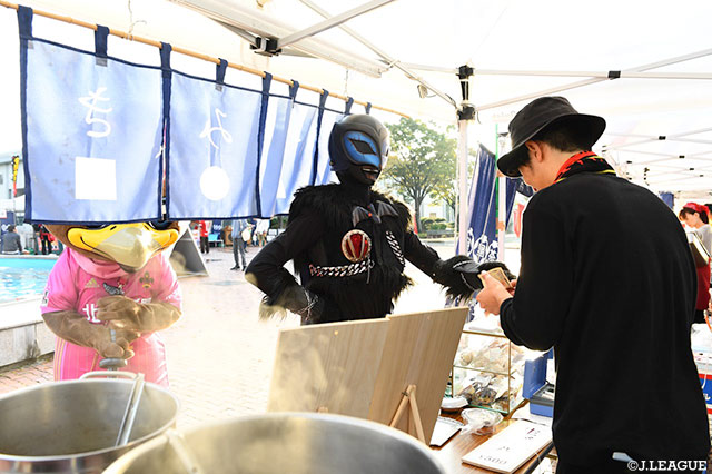 ヤサガラスもスタグルを堪能？！【明治安田Ｊ２ 第38節 金沢vs愛媛】