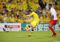 代表帰りの伊東 純也（柏）が果敢にシュートを放つ！【明治安田Ｊ１ 第30節 柏vs名古屋】