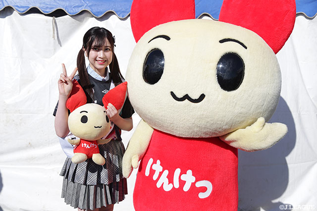 大阪府献血推進ガールAKB48 Team8の永野 芹佳さんが献血PR活動を実施！【明治安田Ｊ１ 第30節 Ｇ大阪vs横浜FM】