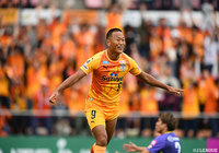 味方の負傷により急遽投入された鄭 大世(清水)が後半開始早々にゴール!リードを2点に広げる!【明治安田J1 第30節 清水vs広島】