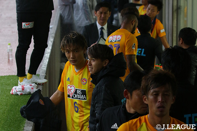 終盤には雷の影響で試合が中断となるアクシデントが発生した【明治安田Ｊ１第30節仙台vs鳥栖】