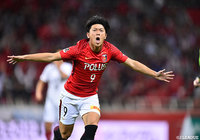 後半15分、武藤 雄樹が左足を振り抜くと強烈なシュートはネットに突き刺さり、ホームの浦和が逆転に成功！武藤は後半ATにも追加点を奪う！【明治安田Ｊ１ 第30節 浦和vs鹿島】