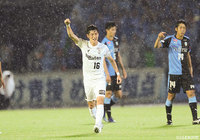 前半28分、PA手前から古橋 亨梧が右足を振り抜くとコースを突いたシュートはネットに突き刺さり、神戸が逆転！【明治安田Ｊ１ 第30節 川崎Ｆvs神戸】