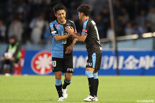 華麗な連携から抜け出した大島 僚太（川崎Ｆ/#10）が左足で逆転ゴールを決める！【明治安田Ｊ１ 第30節 川崎Ｆvs神戸】