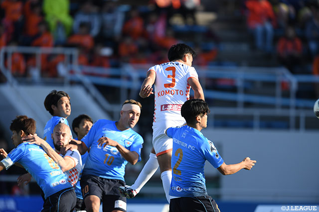 後半7分のCKにフリーの河本 裕之が頭で合わせ、大宮が先制する！【明治安田Ｊ２ 第38節 横浜FCvs大宮】