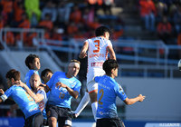 後半7分のCKにフリーの河本 裕之が頭で合わせ、大宮が先制する！【明治安田Ｊ２ 第38節 横浜FCvs大宮】