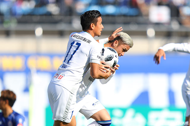 山瀬 功治からの折り返しを石津 大介が冷静に決め、福岡がすぐさま同点に追いつく！【明治安田Ｊ２ 第38節 山形vs福岡】