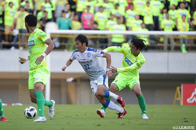 開始1分の先制ゴールと37分にも追加点を挙げた三平 和司（大分）。自身のシーズンの得点を9に伸ばした【明治安田Ｊ２ 第38節 千葉vs大分】