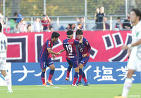 前半34分、右からのマイナスのグラウンダーに武田 将平（岡山/#25）が右足で合わせて先制点を奪取！【明治安田Ｊ２ 第38節 岡山vs町田】