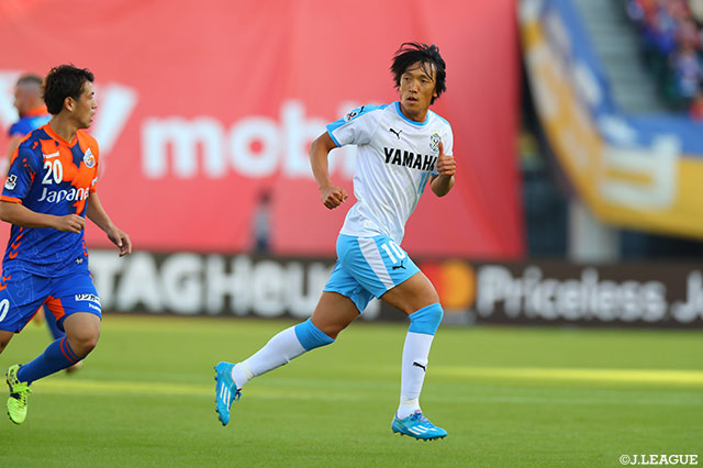 中村 俊輔（磐田）はこの試合でもセットプレーから精度の高いボールを供給するも得点は生まれず【明治安田Ｊ１ 第30節 長崎vs磐田】