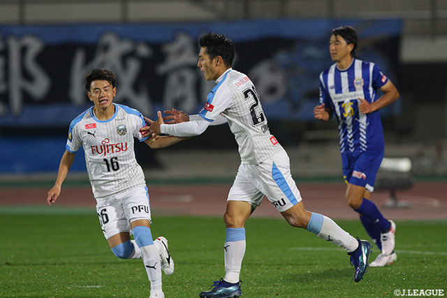 後半から投入された知念 慶（川崎Ｆ）が60分、69分に得点を奪い、1点差に詰め寄る！【天皇杯 準々決勝 川崎Ｆvs山形】