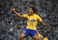 途中出場のジャーメイン 良(仙台)が同点弾を奪い、雄たけびを上げる!【天皇杯 準々決勝 磐田vs仙台】