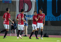 味方の落としに反応した槙野 智章（#5）が右足でコースを狙ったシュート！ビューティフルゴールが決まり、浦和がリードを2点に広げる【天皇杯 準々決勝 浦和vs鳥栖】