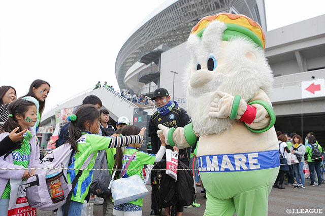 キングベルⅠ世とハイタッチ！気合も十分！【ルヴァンカップ 決勝 湘南vs横浜FM】