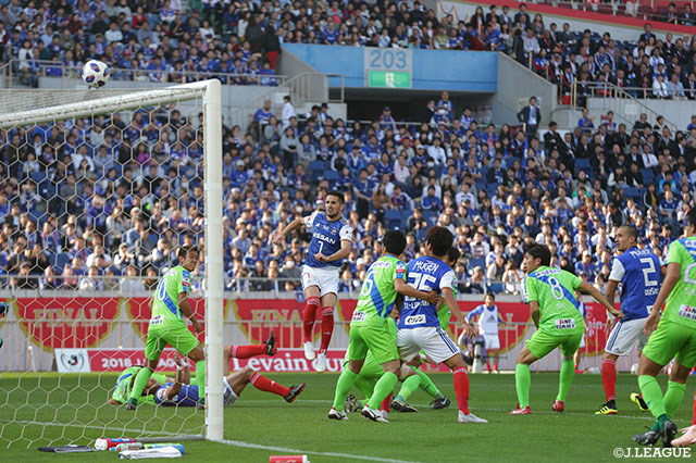 CKのチャンスにフリーのウーゴ ヴィエイラが合わせるもゴールならず。横浜FMが後半立ち上がりに決定機を作るも決めきれず【ルヴァンカップ 決勝 湘南vs横浜FM】