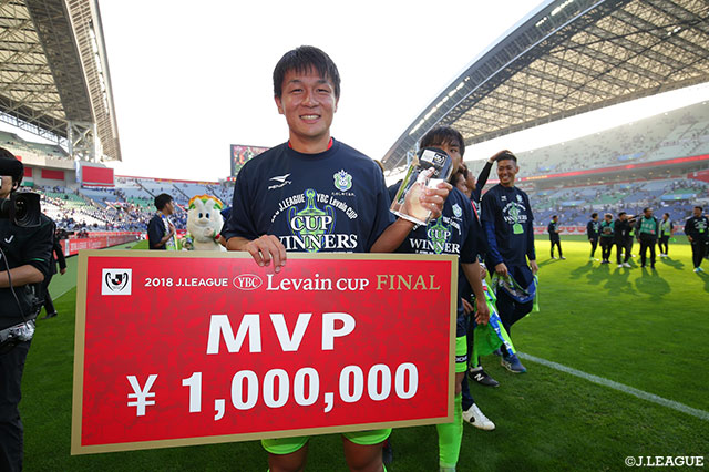 決勝ゴールを決め見事MVPに輝いた杉岡 大暉（湘南）【ルヴァンカップ 決勝 湘南vs横浜FM】