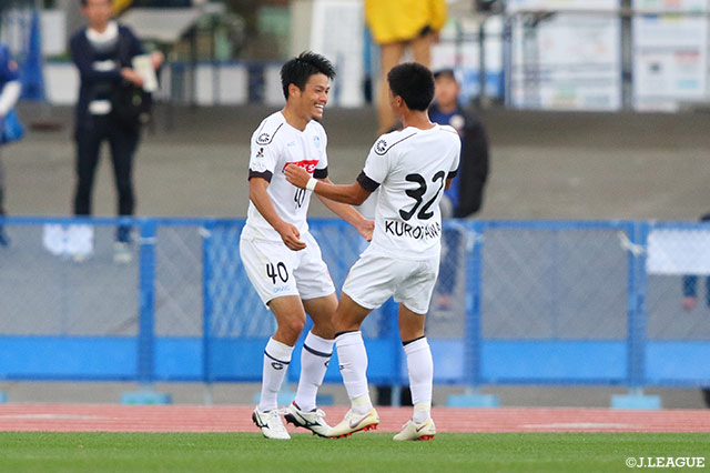 岸本 武流がスピードに乗ったドリブルで相手守備陣を翻弄し、最後は冷静にシュートを流し込み水戸が先制点を奪う【明治安田Ｊ２ 第39節 山形vs水戸】