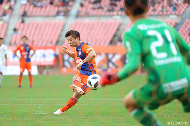 渡邉 新太の立て続けのゴールで新潟がリードを2点に広げる【明治安田Ｊ２ 第39節 新潟vs町田】