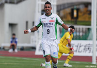 ハットトリックの活躍でチームの勝利に貢献したレオナルド【明治安田Ｊ３ 第29節 福島vs鳥取】