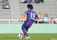 PKのチャンスに平岡 翼が落ち着いて沈め、ホームのF東23が幸先よく先制に成功【明治安田Ｊ３ 第29節 F東23vs藤枝】