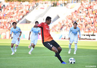 PKのチャンスにジョーのシュートはク ソンユンの手を弾きながらもゴールに吸い込まれる。名古屋が試合を振り出しに戻す【明治安田Ｊ１ 第18節 名古屋vs札幌】