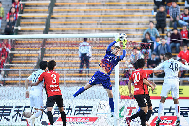 数的不利となった名古屋は攻め込まれる時間が続くもランゲラックを中心に追加点を許さない【明治安田Ｊ１ 第18節 名古屋vs札幌】