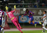 交代で入ったばかりの森 晃太が頭で合わせ、甲府が試合終盤にリードを奪う【明治安田J2 第39節 甲府vs讃岐】