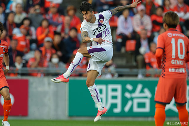カイオ（京都）がミドルレンジから豪快に左足を振りぬく！シュートはGKの手を弾き、ネットに突き刺さる【明治安田Ｊ２ 第39節 大宮vs京都】
