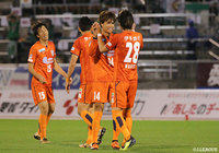 後半22分、小池 純輝(#14)のゴールが決まり、愛媛が試合を振り出しに戻した【明治安田J2 第39節 愛媛vs東京V】