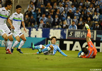 後半終了間際の決定的なピンチも湘南の守護神・秋元 陽太ががっちりセーブ!【明治安田J1 第28節 磐田vs湘南】